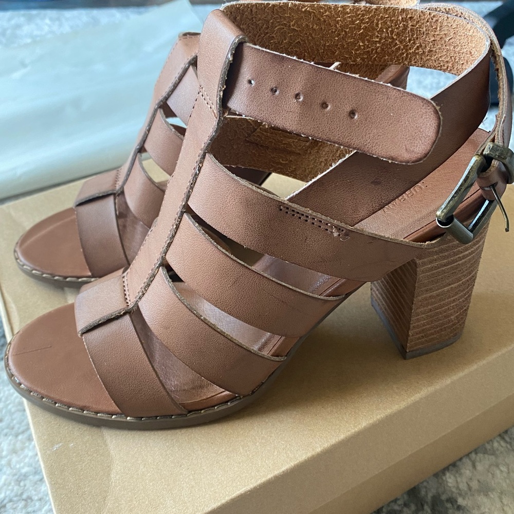 Urban Outfitters Huarache Heel Sz 7 - New in box